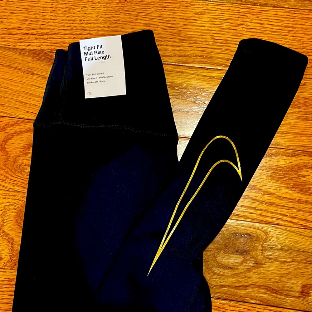 NWT XS Nike Womens Tight-Fit Mid-Rise Full-Length Leggings